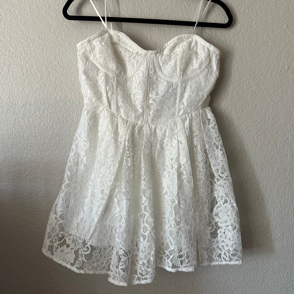 12th Tribe Giuliana White Lace Romper Bridal Party Size Medium NWT - Picture 3 of 7